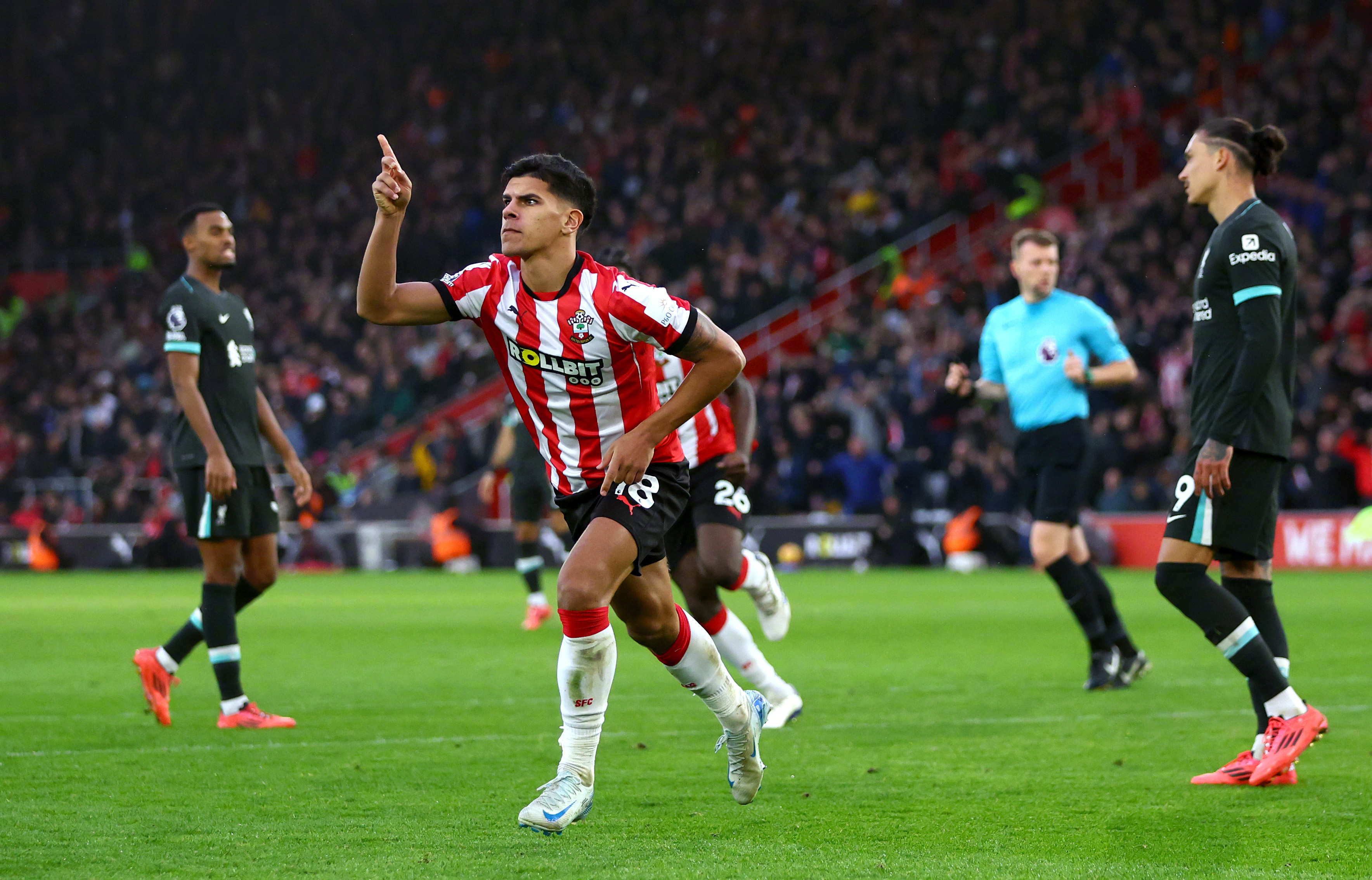 爱游戏app-SKT前途光明!,萨拉赫新星比赛局势复杂表现突出上演精彩一战