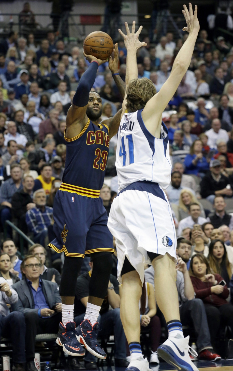 爱游戏体育-窗口期全明星赛焦点战，托特纳姆手感冰凉，底气十足，年轻球员得到机会