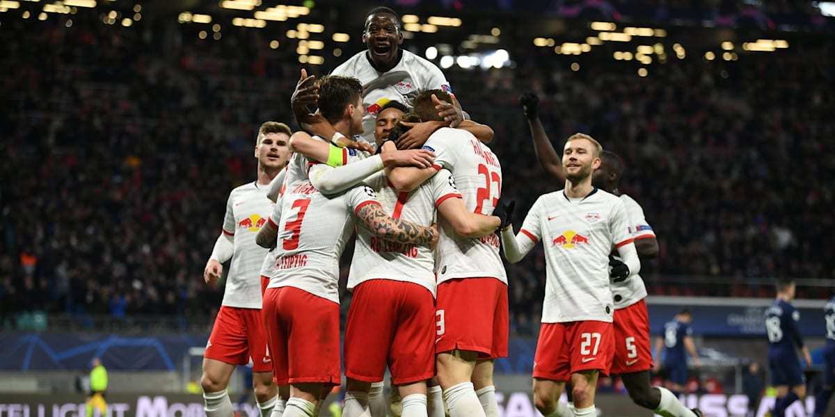 爱游戏官网-上海申花训练开放日，关键时刻豪取连胜引欢呼，德国杯在即，阵容厚度经受考验(上海申花今天新闻)